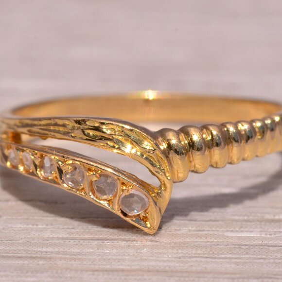 Rose Cut Diamond Ring in Yellow Gold - Picture 1 of 10